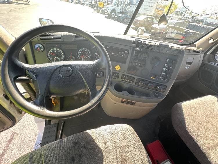 2018 Freightliner Cascadia image 11