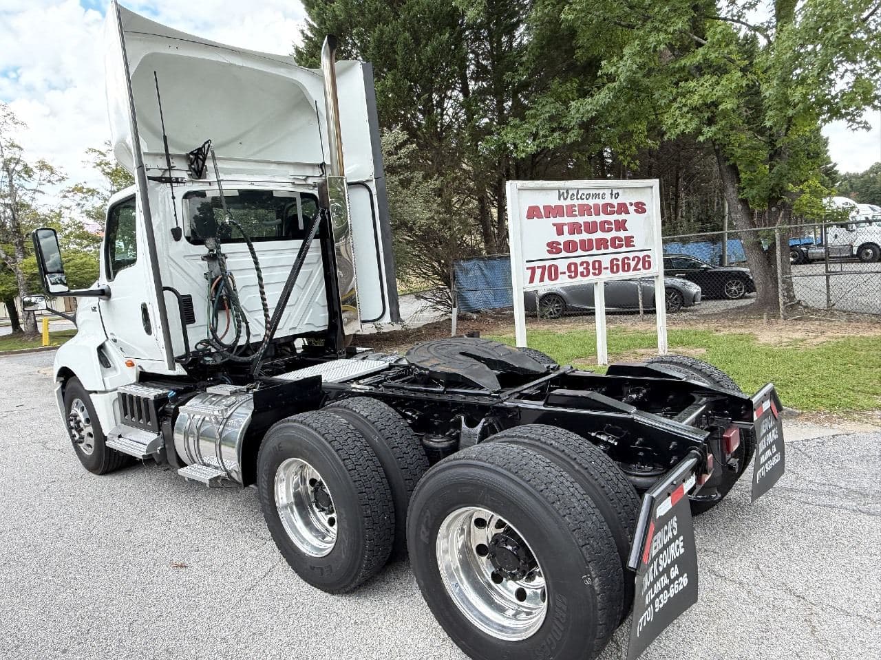 2019 International LT625 image 5