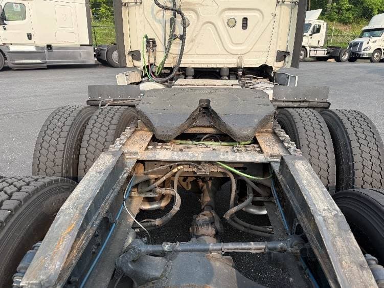 2019 Freightliner Cascadia 126 Day Cab Truck - 435HP, 12 Speed Automatic image 6