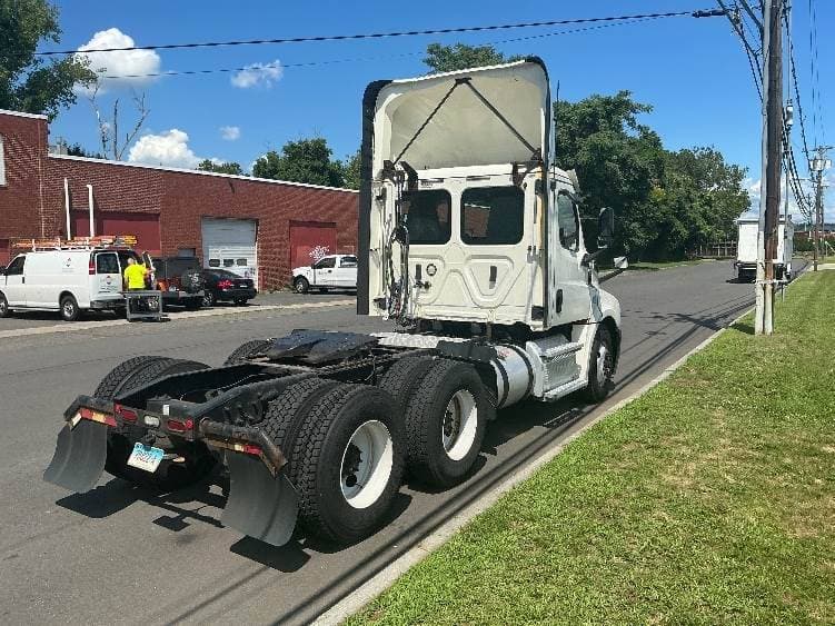 2019 Freightliner Cascadia image 7