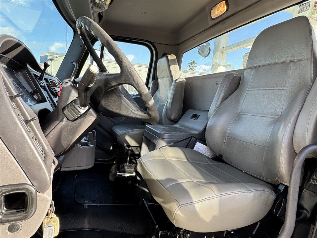 2015 Freightliner M2 106 image 58