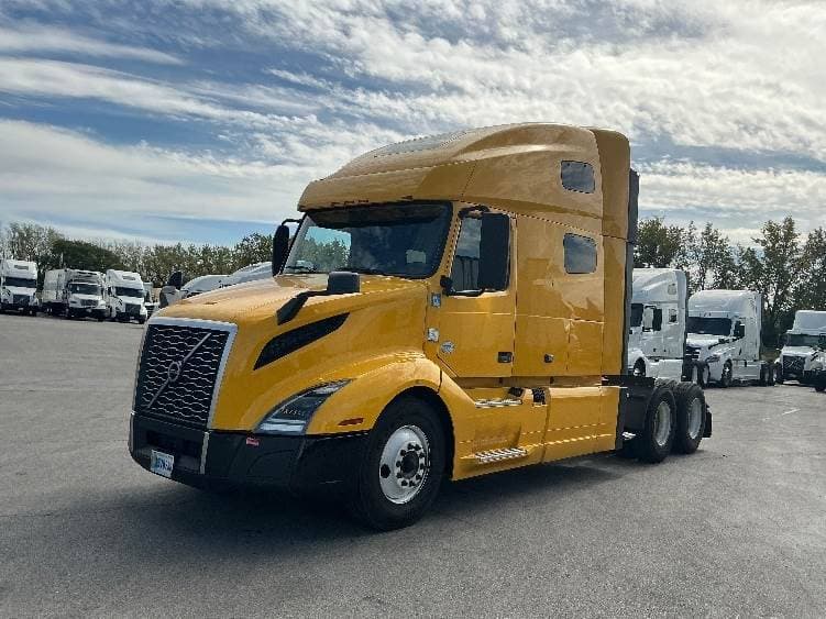 2022 Volvo VNL image 3