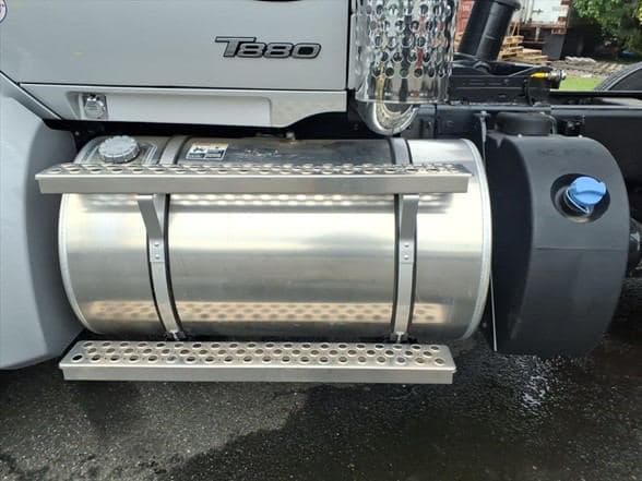 2026 Kenworth T880 image 13