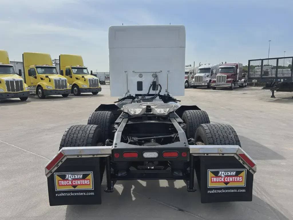 2023 Peterbilt 579 image 2