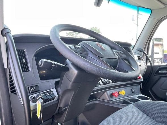 2025 Kenworth T680 image 14