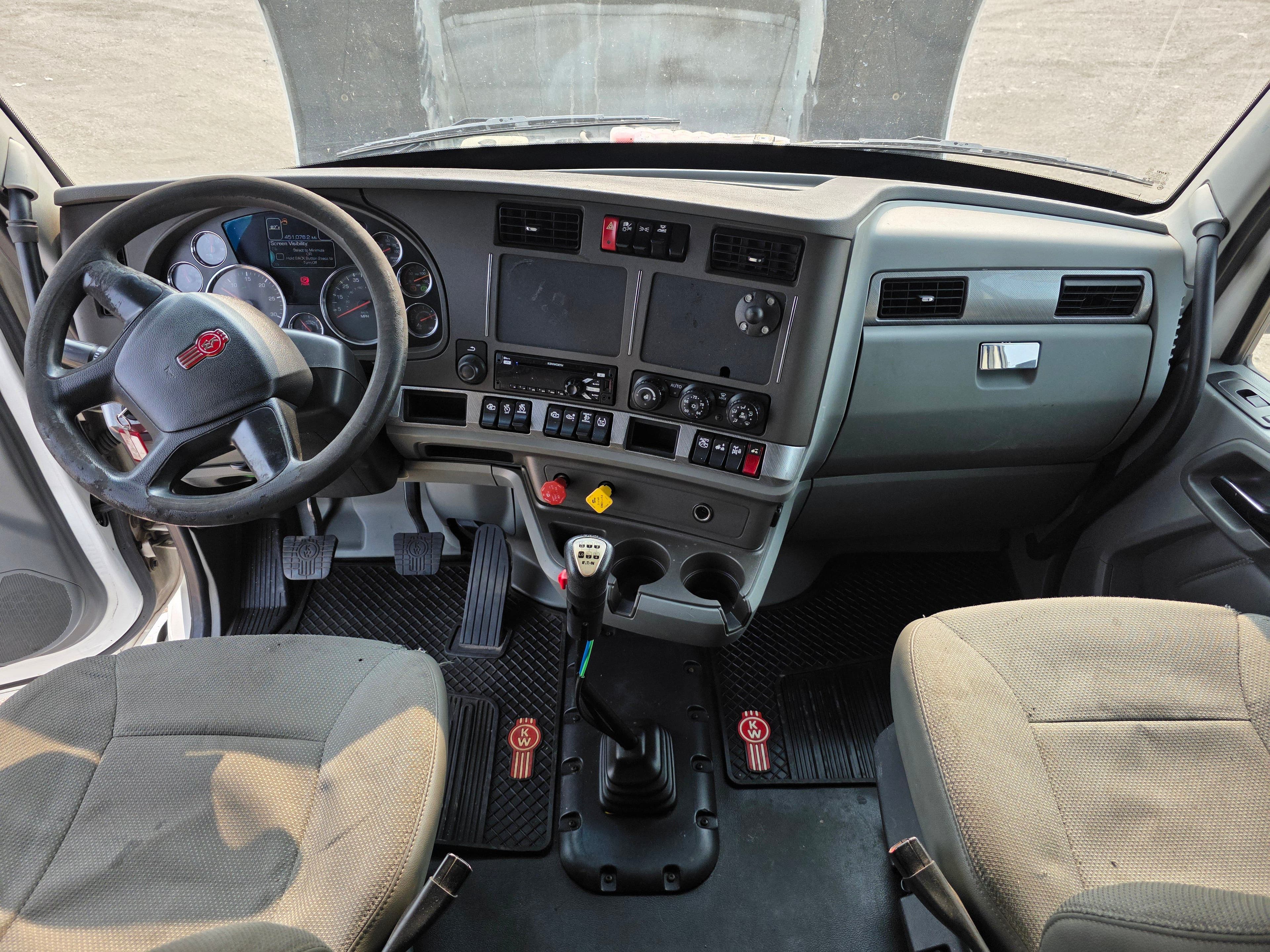 2018 Kenworth T680 image 12