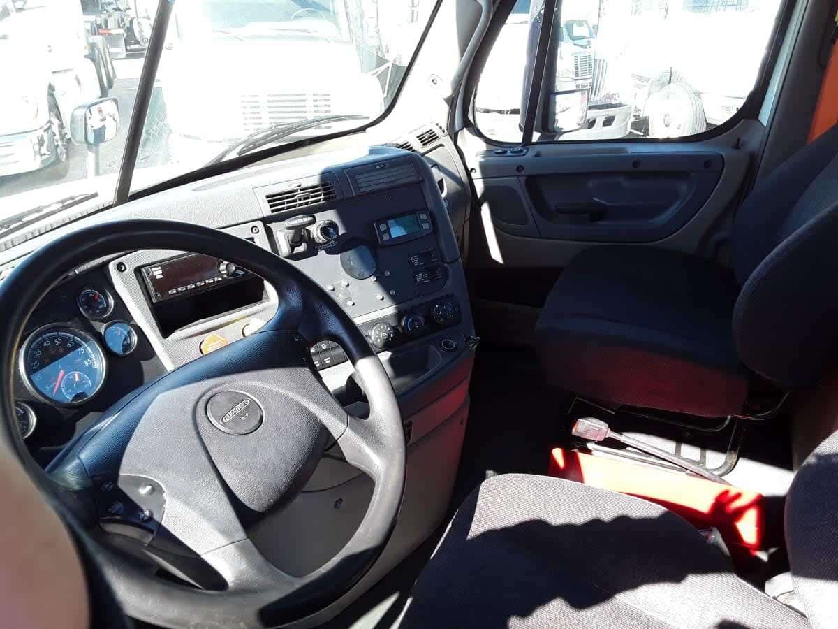 Used 2019 FREIGHTLINER Conventional - Day Cab - CASCADIA 125 For Sale image 6