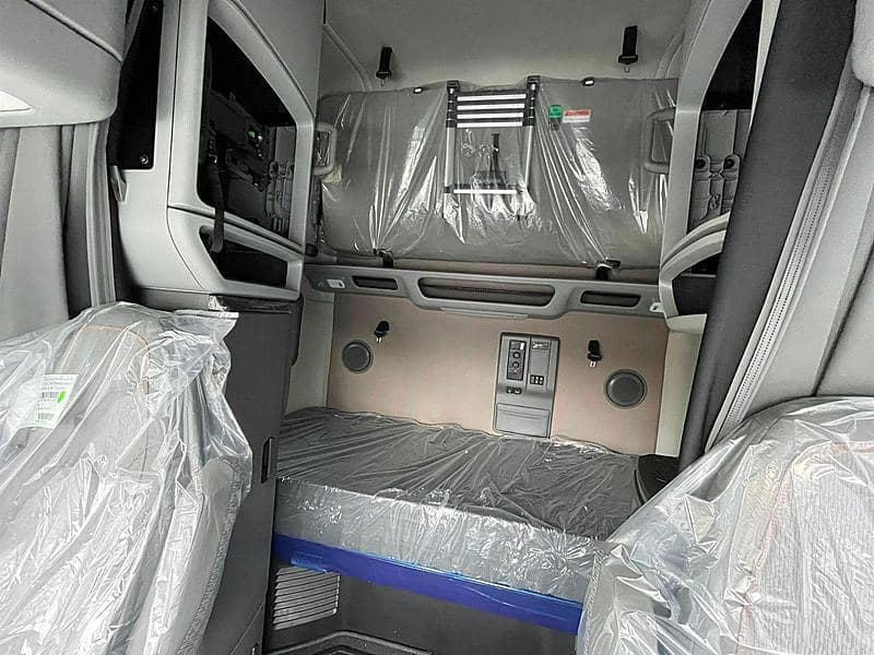 2025 Volvo VNL760 image 5