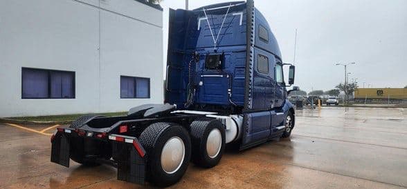 2021 Volvo VNL64T860 image 4
