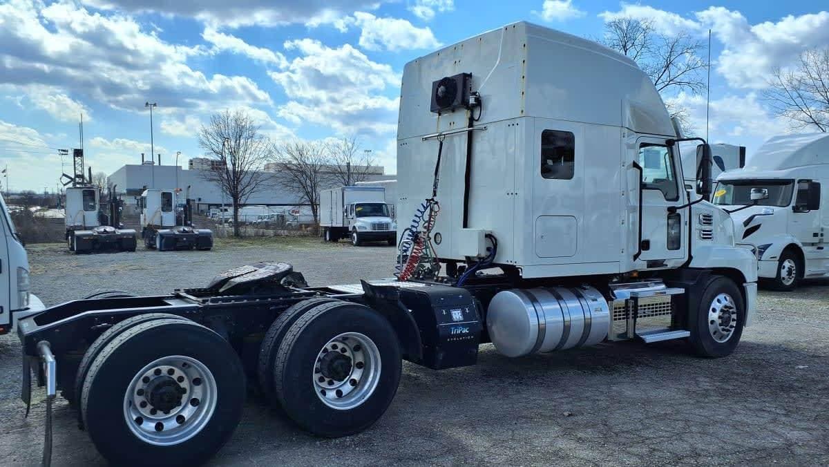 2020 Mack Anthem 64T Sleeper Semi Truck - 62" Mid Roof Sleeper, 445HP, 12 Speed Automatic image 4