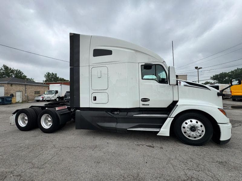 2023 Kenworth T600 image 3