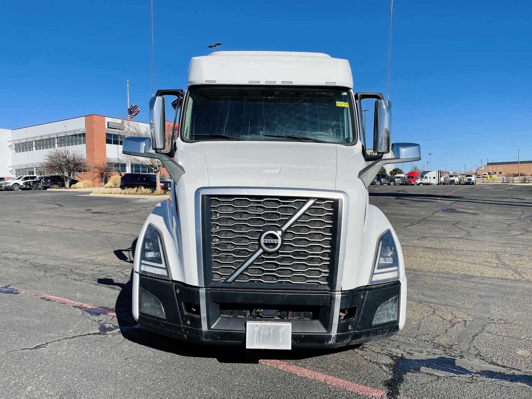 2020 Volvo VNL64T740 image 2
