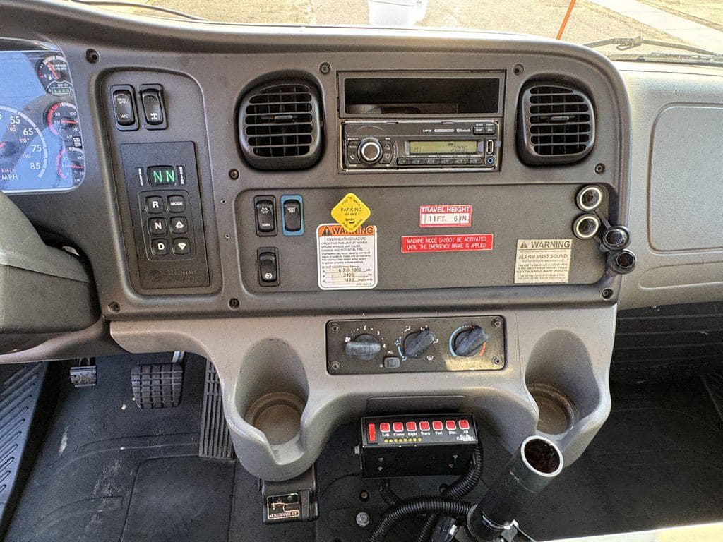 2015 Freightliner M2 106 image 68