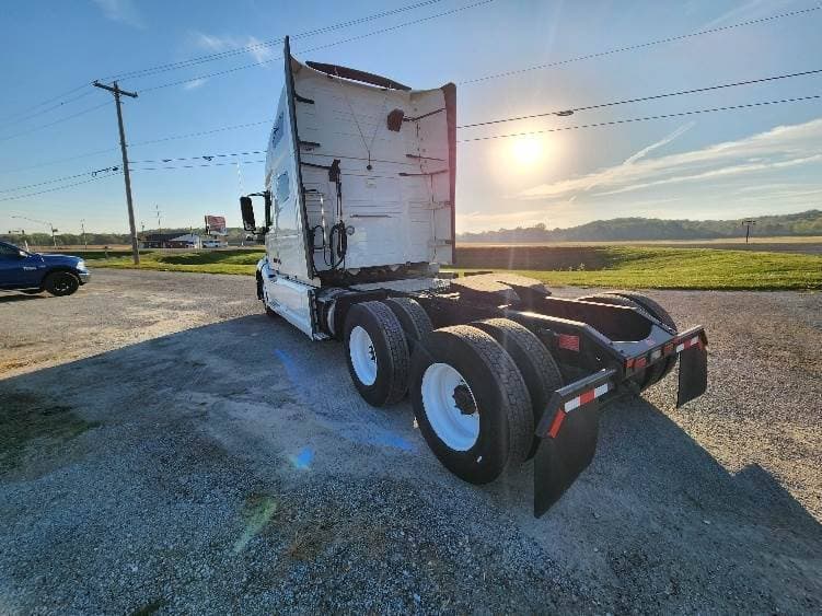 2022 Volvo VNL image 4