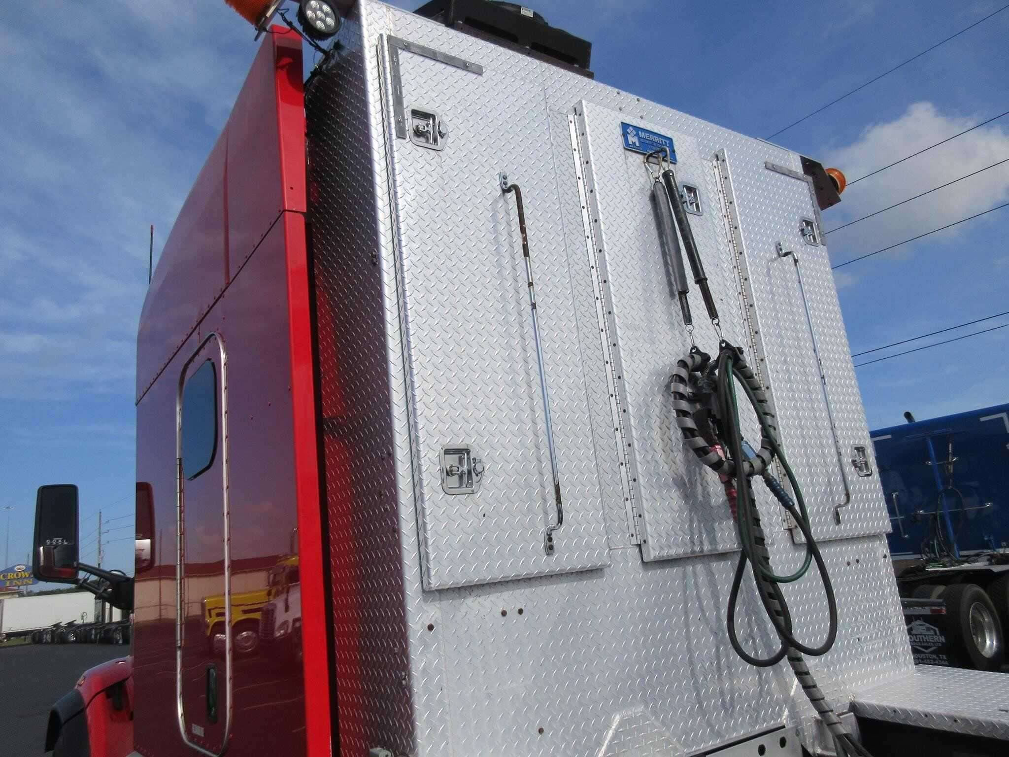 2020 Peterbilt 567 image 27
