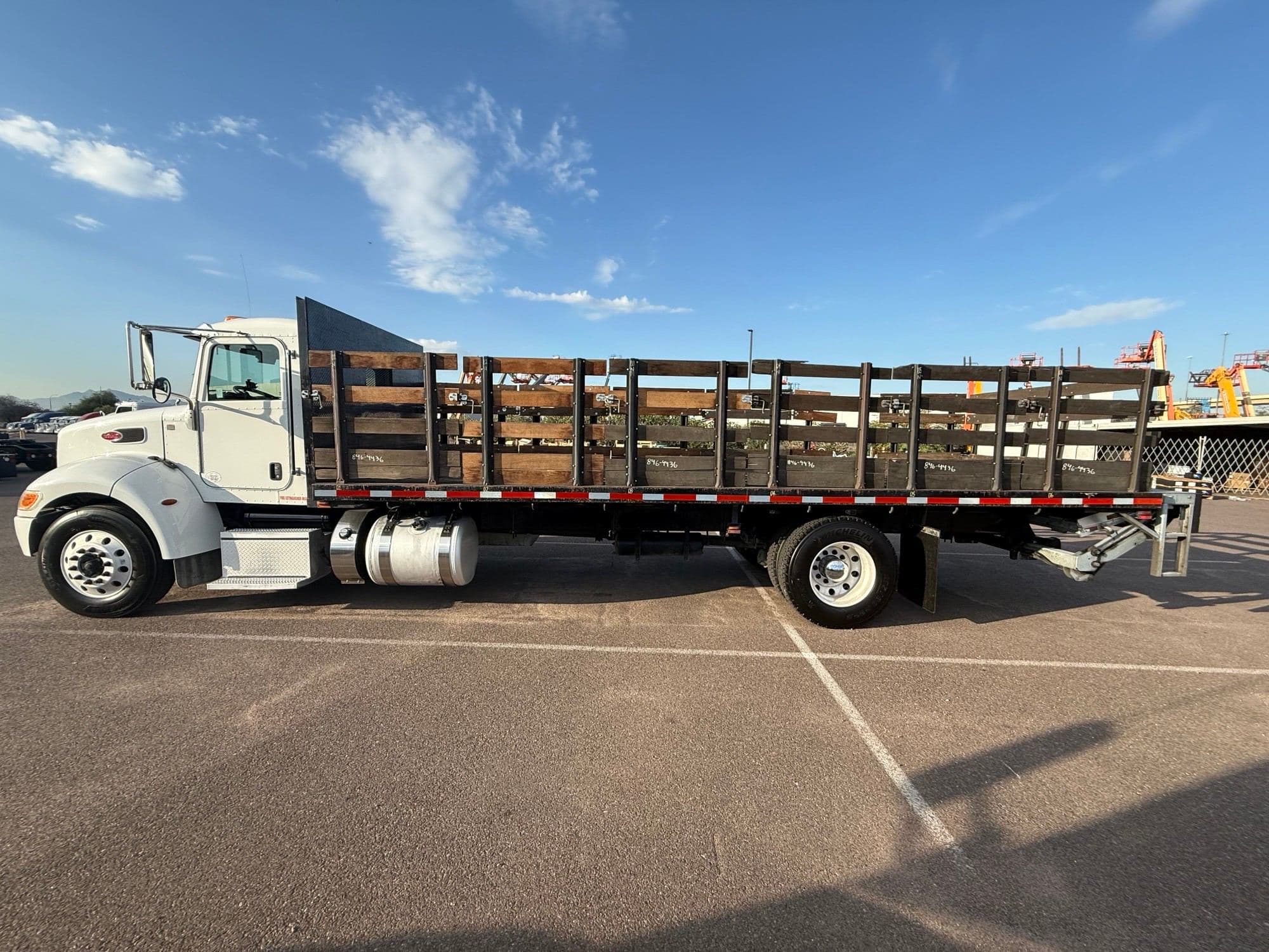 2020 Peterbilt 337 image 2