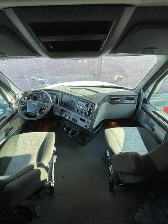 2023 Freightliner Cascadia 126 image 6
