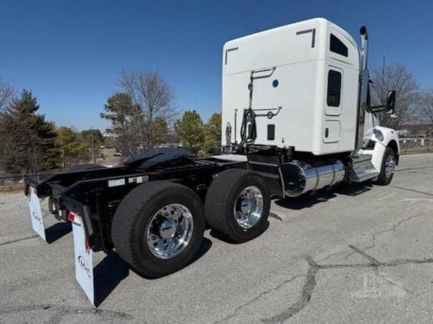 2021 Kenworth T880 image 10