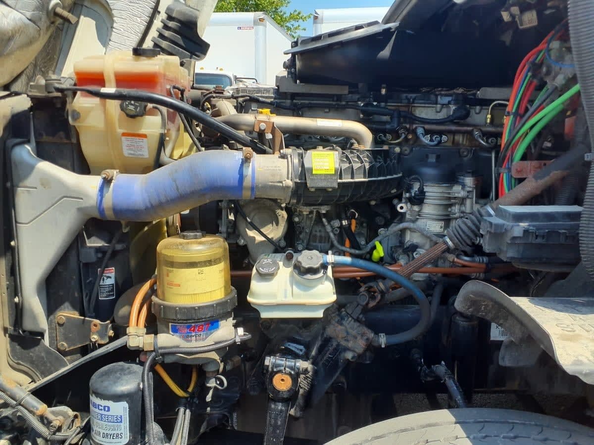 Used 2019 FREIGHTLINER Conventional - Day Cab - CASCADIA 125 image 9