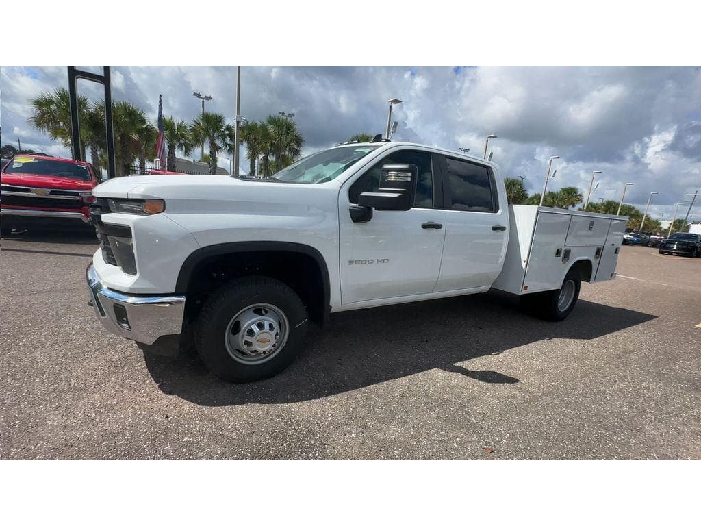 2024 Chevrolet Silverado 3500 Crew Cab RWD Service Truck image 3