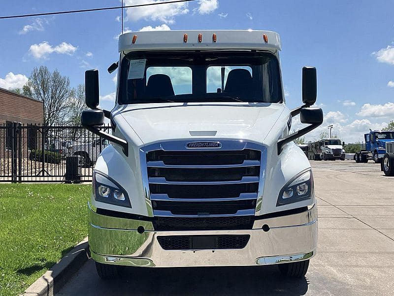 2020 Freightliner Cascadia 126 image 2