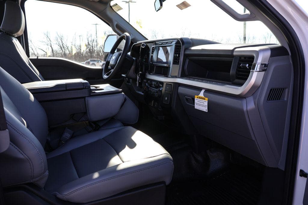 2024 Ford F-550SD XL Cab Chassis image 18