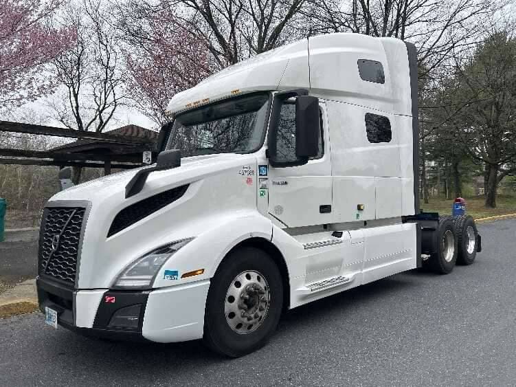 2023 Volvo VNL64760 image 3