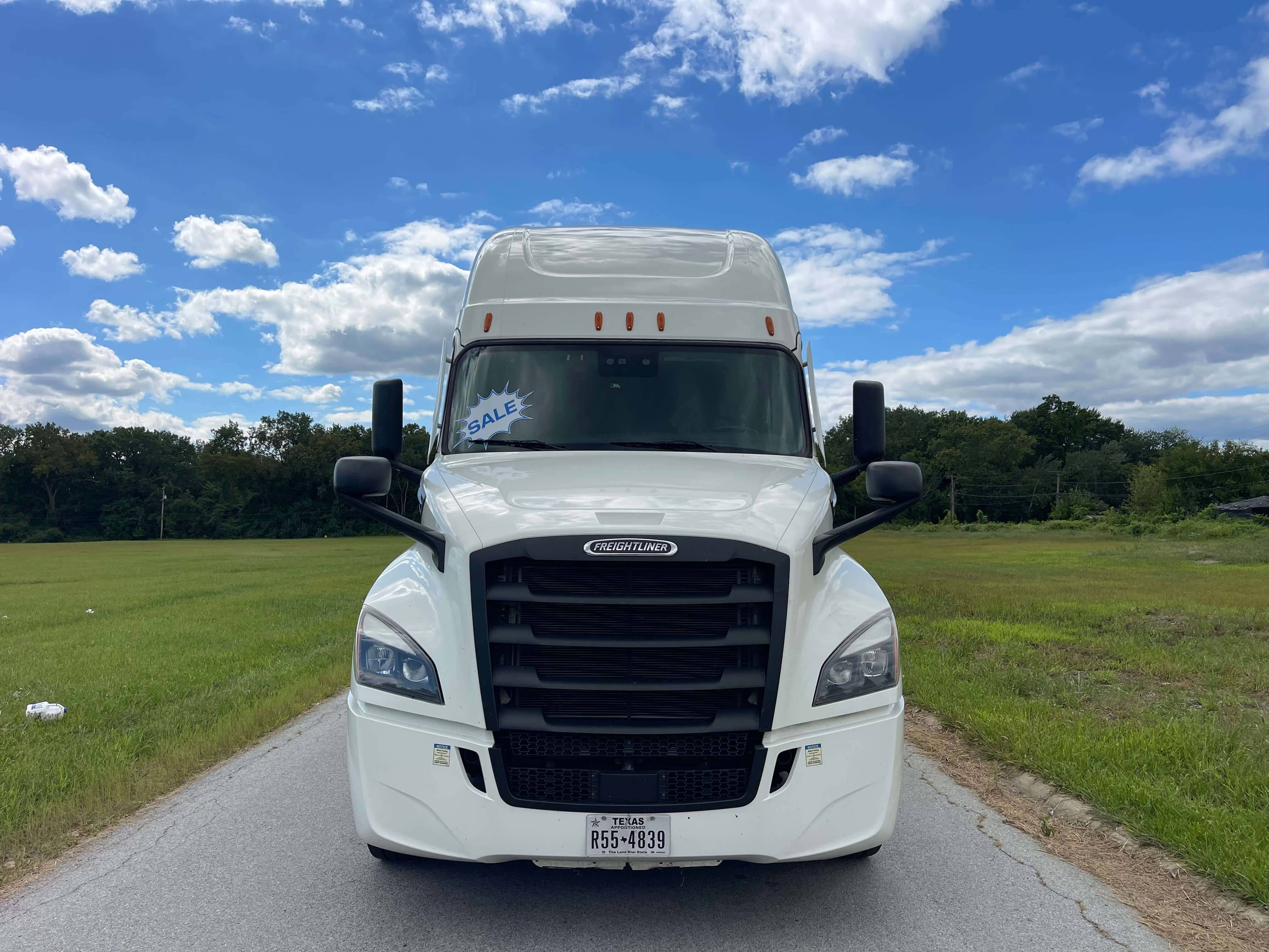 2022 Freightliner Cascadia 126 image 2