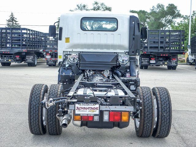 2025 Chevrolet 4500 HG LCF Gas Work Truck 109" Wheelbase Cab Chassis image 4