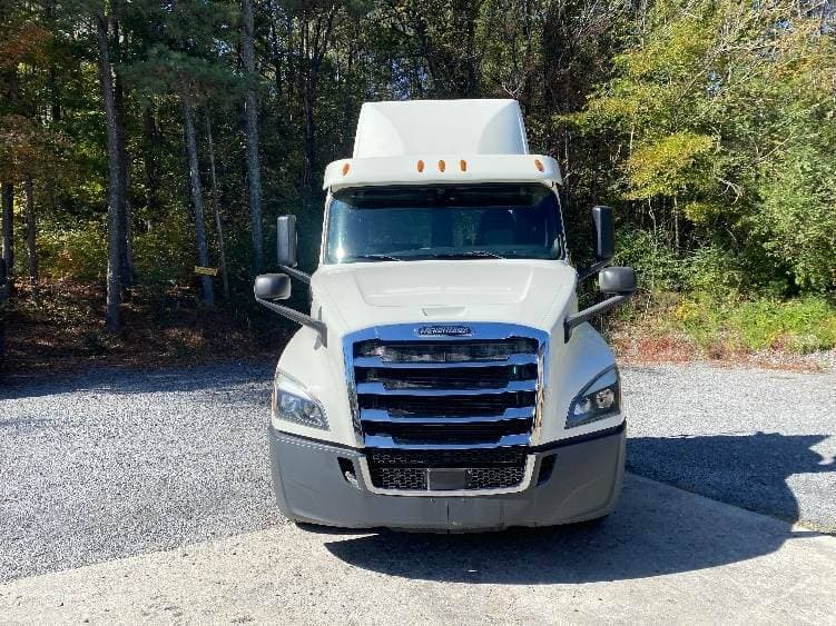 2019 Freightliner Cascadia 126 Day Cab Truck - 435HP, 12 Speed Automatic image 2