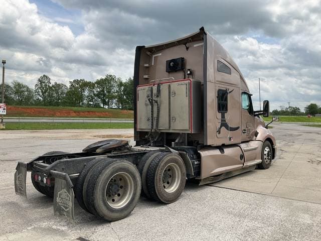 2021 Kenworth T680 image 3