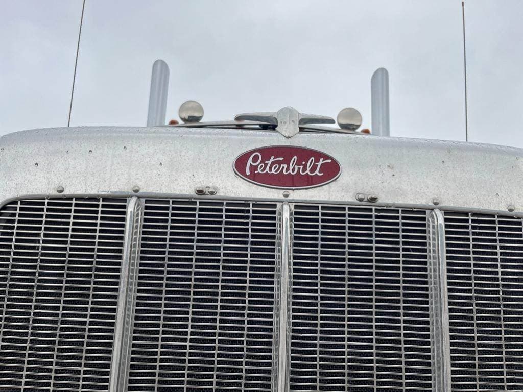 2027 Peterbilt 589 image 9