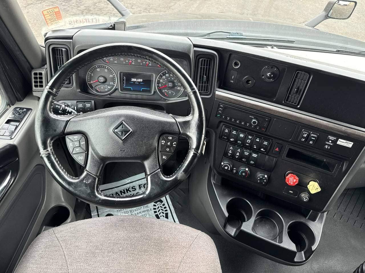 2022 International LT625 image 14