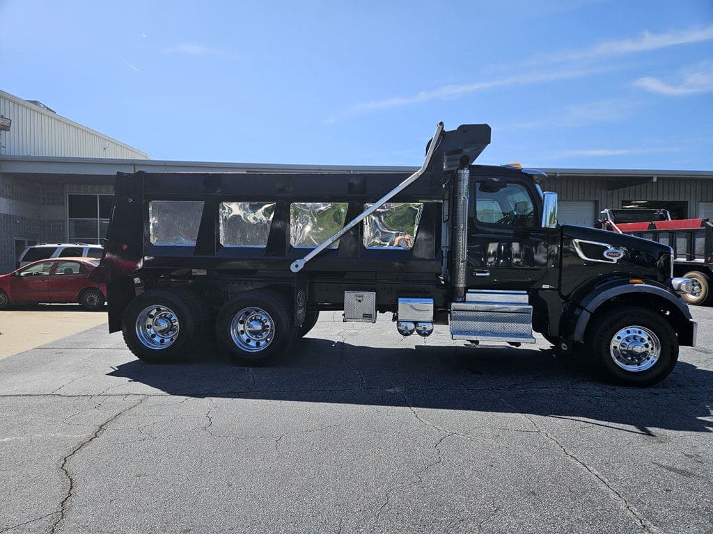 Used 2024 PETERBILT 567 image 5