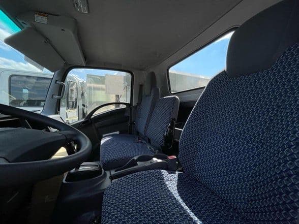 2025 Isuzu NRR image 11