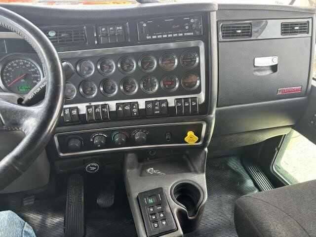 1992 Kenworth T800 image 11