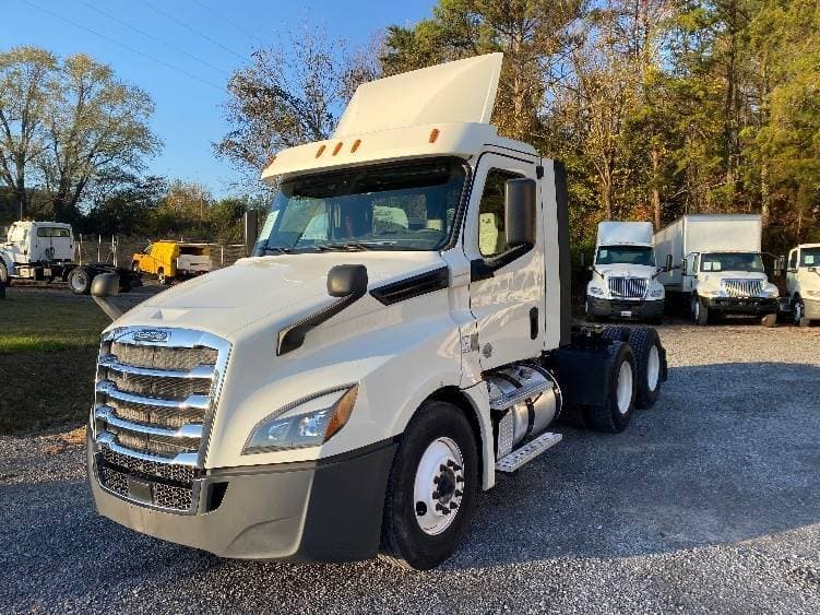 2019 Freightliner Cascadia 126 Day Cab Truck - 435HP, 12 Speed Automatic image 3