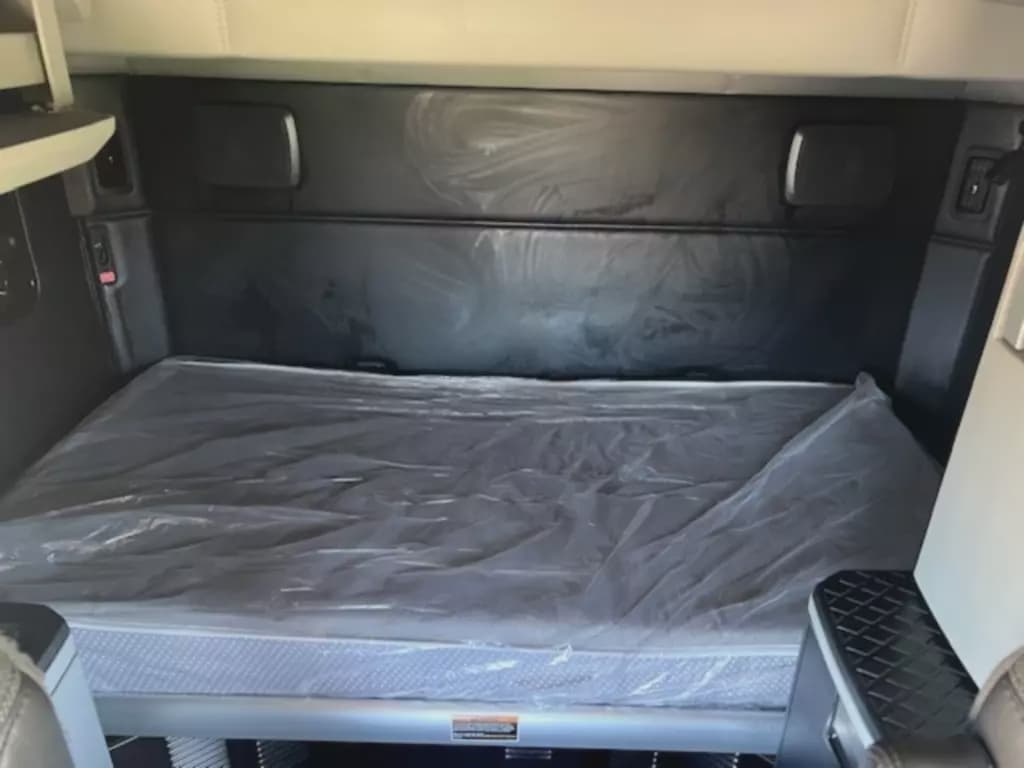 2022 Kenworth T680 image 8