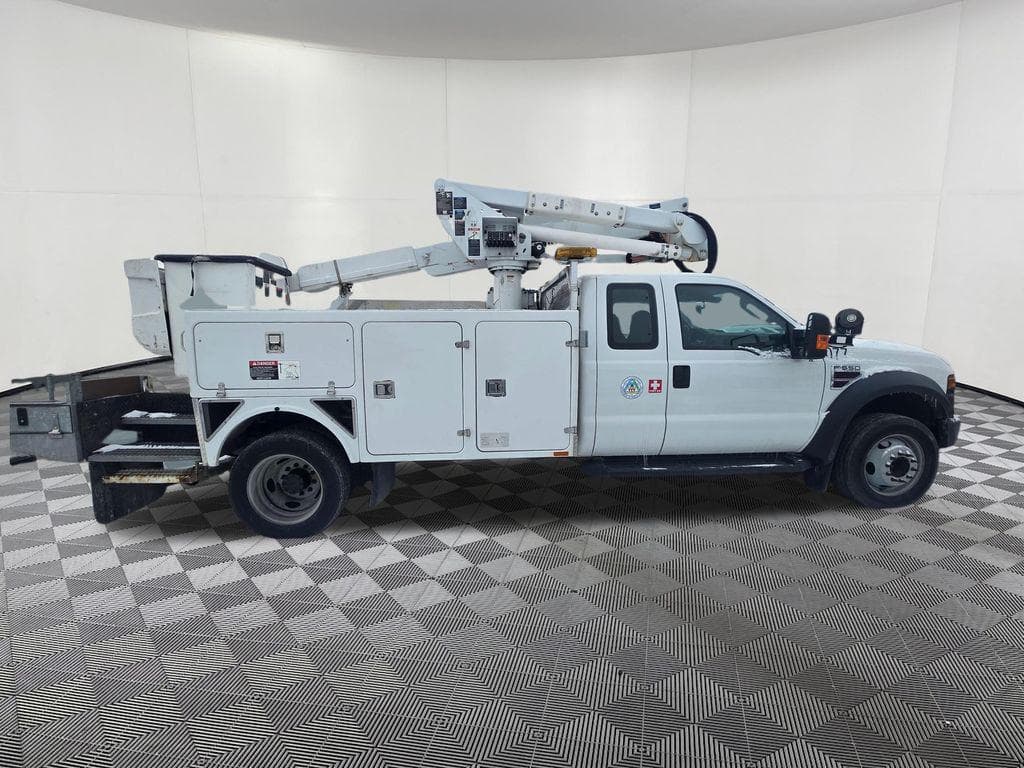 2009 Ford F-550SD XLT DRW image 9