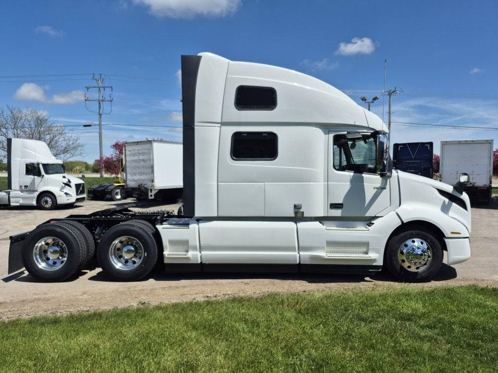 2023 Volvo VNL64T860 image 6