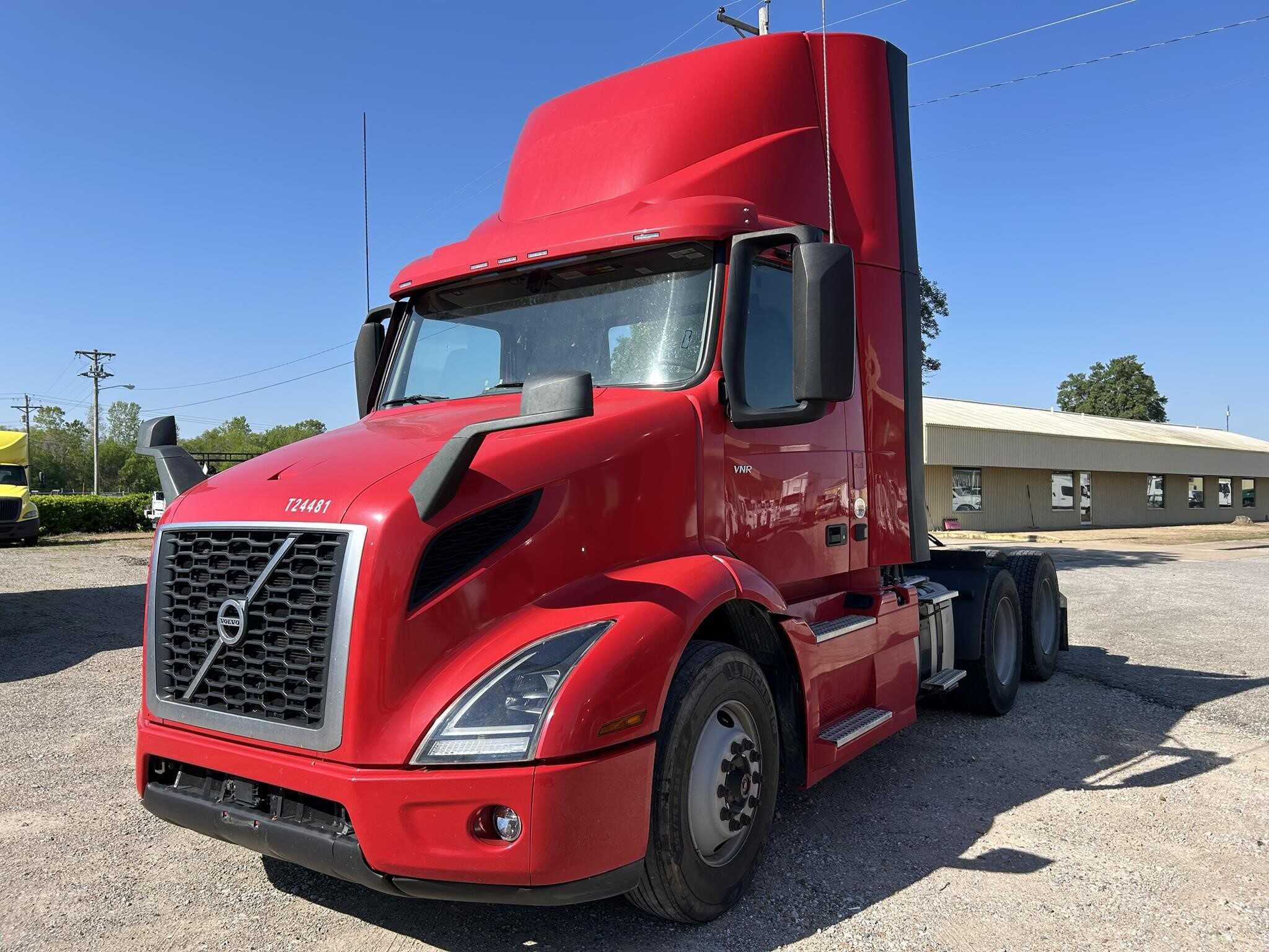 2020 Volvo VNR640 image 1