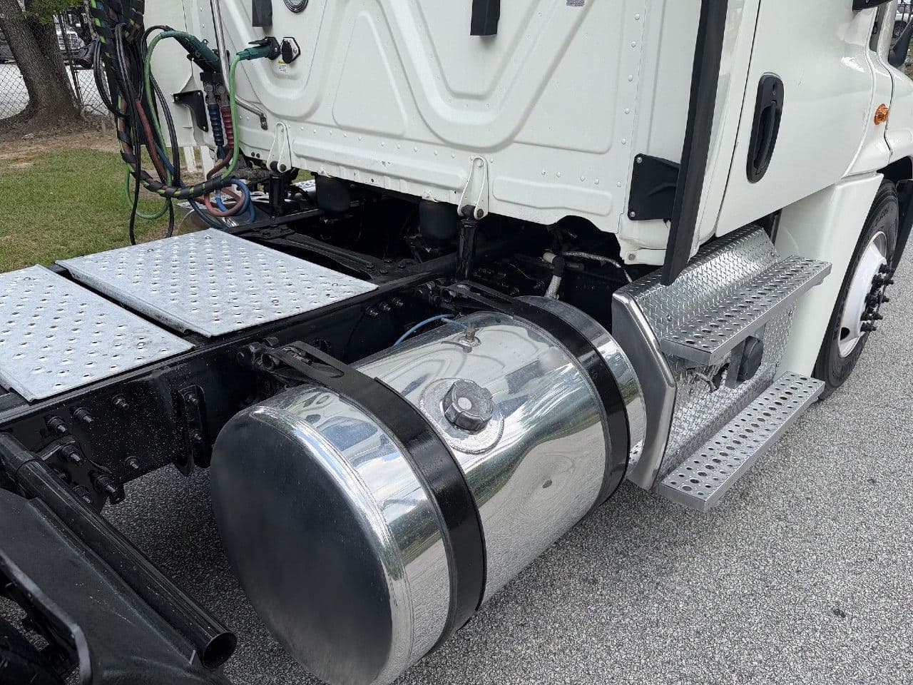 2018 Freightliner Cascadia 125 image 13