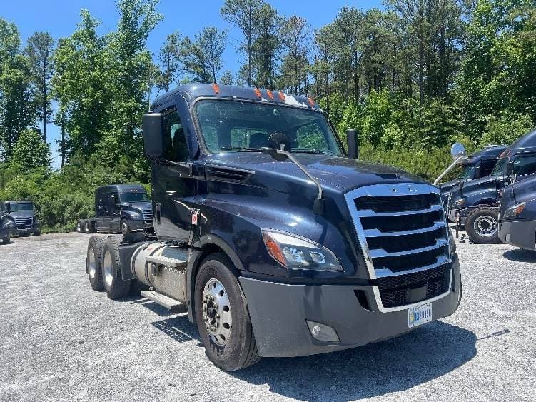 2019 Freightliner Cascadia 126 Day Cab Truck - 455HP, 12 Speed Automatic image 1