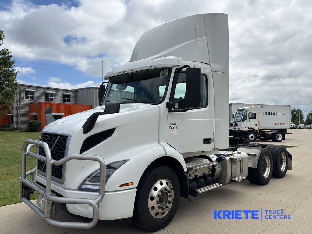 2019 Volvo VNR image 1