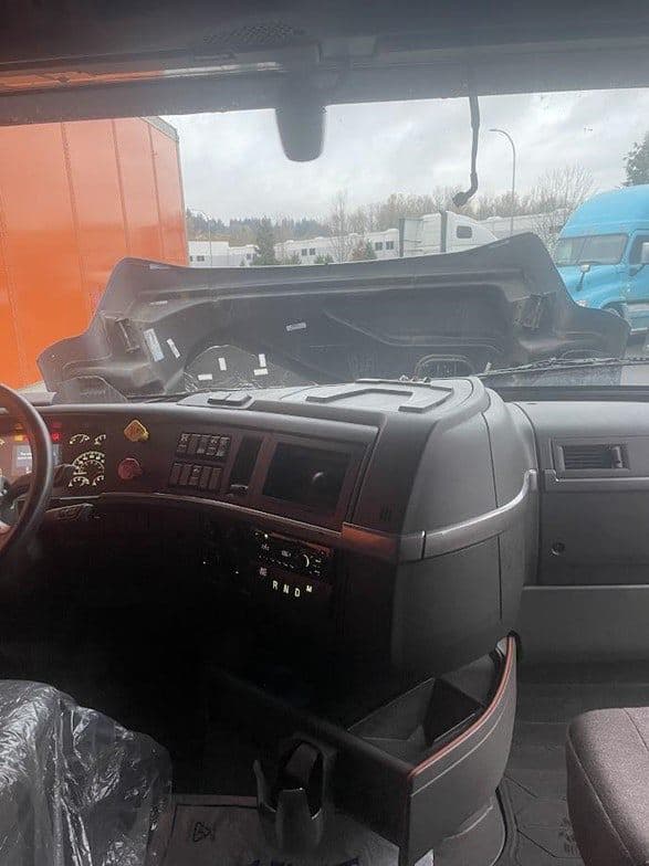 2021 Volvo VNR64T660 image 14