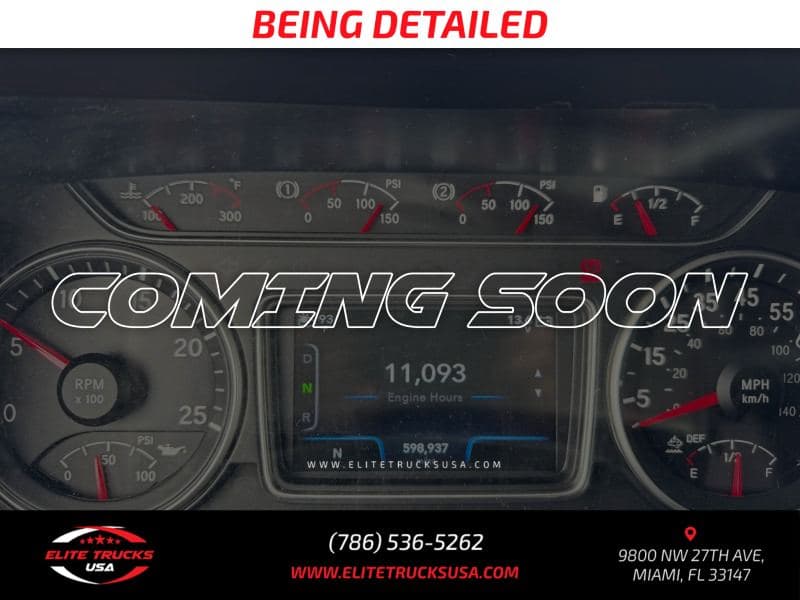 2022 International LT625 image 7