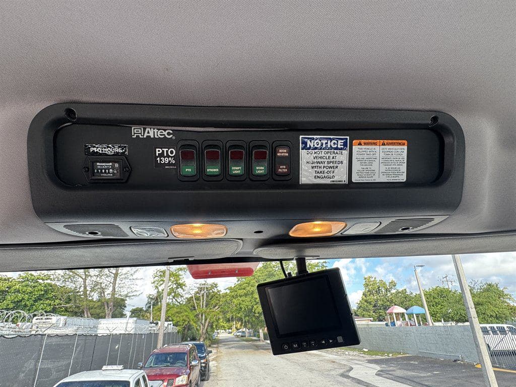 2015 Freightliner M2-112 image 79