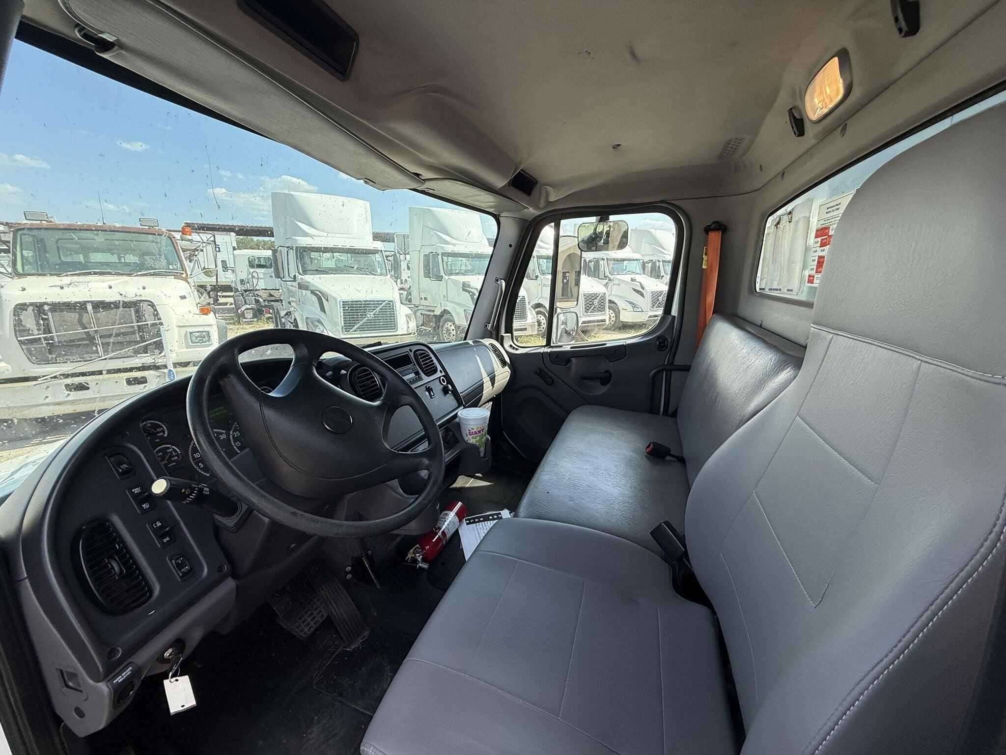 2017 Freightliner M2 image 11