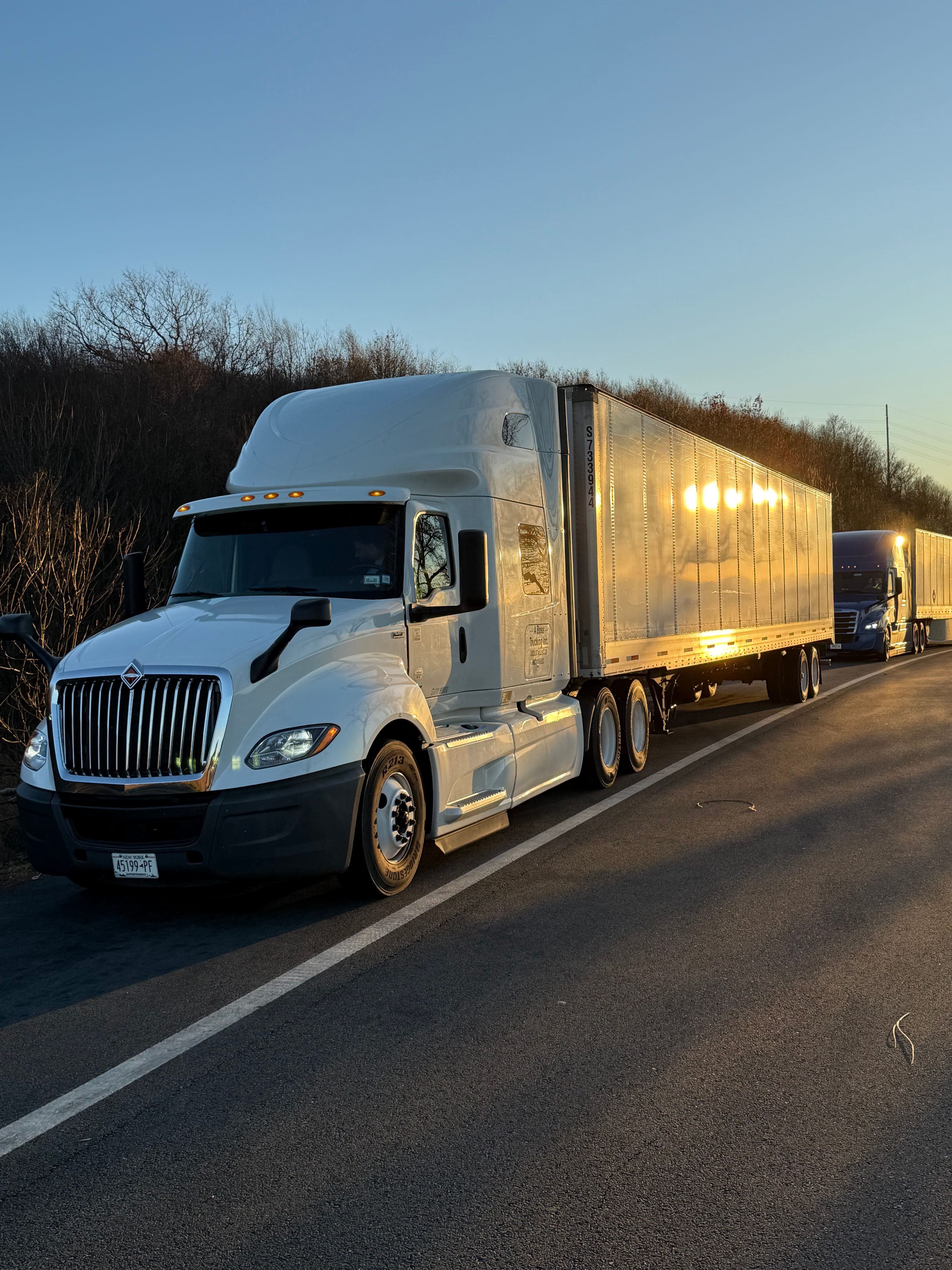 2019 International LT625 image 10