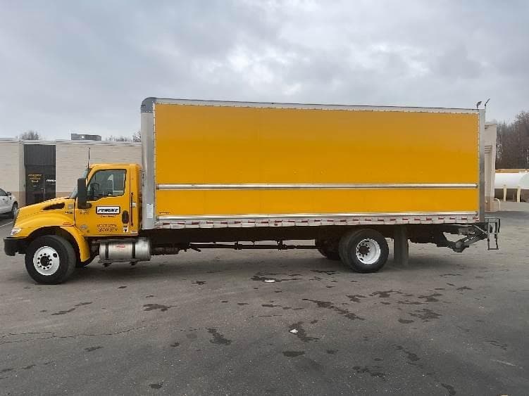 2022 International MV607 Box Truck - 220HP, 6 Speed Automatic, Roll up Door image 4